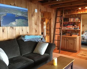 Cottage on the lake! Includes kayaks & rowboat. Relax and listen to the loons! - Northwood - Sala de estar