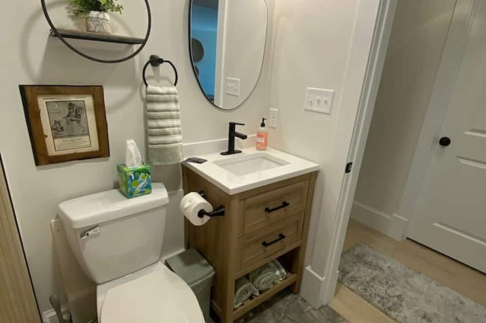 The Bears Den at La Soledad - Harpers Ferry - Bathroom