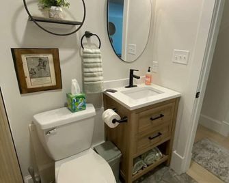 The Bears Den at La Soledad - Harpers Ferry - Bathroom