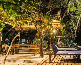 Patrick's on the Beach Resort - General Luna - Patio