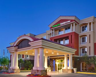 Holiday Inn Express & Suites Las Vegas Sw Springvalley By IHG - Las Vegas - Building