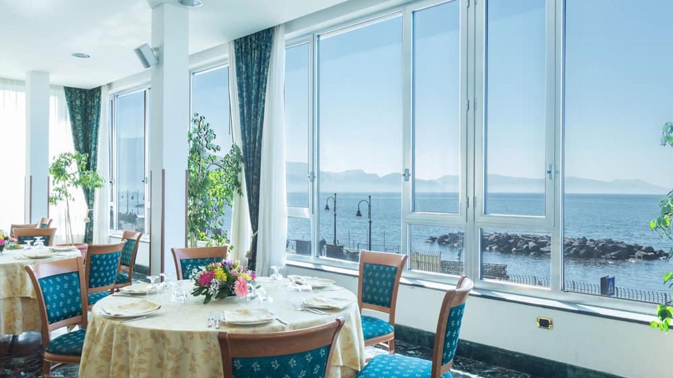Hotel Holidays