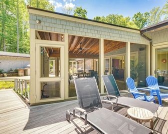 Lakefront Roxboro Home With Private Dock - Roxboro - Innenhof