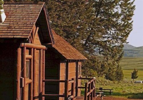 Roosevelt Lodge & Cabins - Inside The Park from $281. Mammoth Hotel Deals &  Reviews - KAYAK