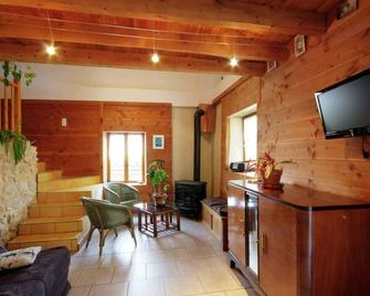 Studio Saint-André-d'Apchon, studio flat, 2 persons - Saint-Alban-les-Eaux - Sala de estar