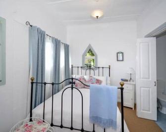 Charming Seafarer's Cottage in Portobello - Dunedin - Bedroom