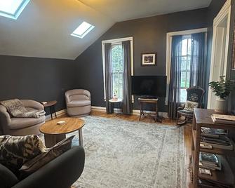 Beautiful Buffalo Apartment in Historic Allentown Neighborhood - Buffalo - Huiskamer