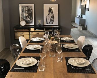 Gîte Wellness Le Six H - Andolsheim - Comedor