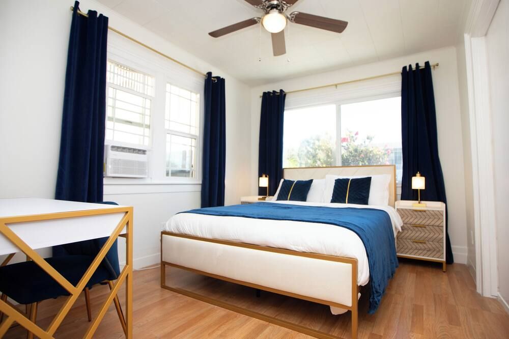 Charming Craftsman House - 3 Bedrooms With Parking - By Beach, Shops & Retro Row - لونغ بيتش - غرفة نوم