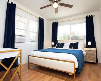 Charming Craftsman House - 3 Bedrooms With Parking - By Beach, Shops & Retro Row - Long Beach - Habitación