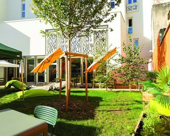 The People - Tours - Tours - Patio
