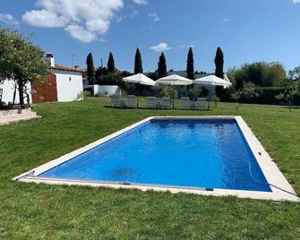 Typical renovated house with swimming pool, 10 people, 15/20 min. from the beach - Montemor-o-Velho - Pool