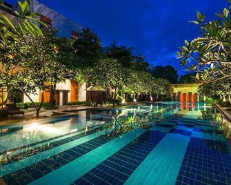 ذا فيكتوريا هوتل يوجياكارتا - يوغياخيرتا - حوض السباحة