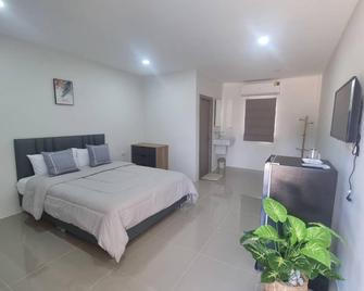 Rest at Thachang Hotel - Tha Chang - Bedroom