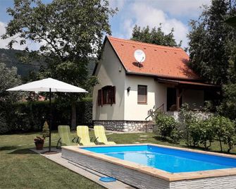 Cseresznyevirág Vendégházak - Fünfkirchen