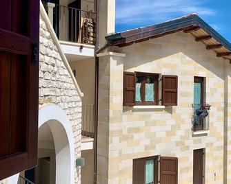 La Loggia Luxury - Rocca di Mezzo - Building
