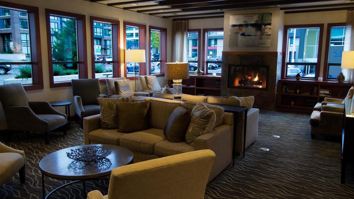 إكزكيوتيف إن باي ذا سبيس نيدل