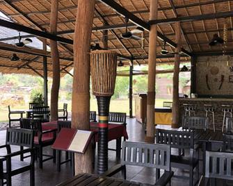 Riverside @ Hsipaw Resort - Hsipaw - Restaurante