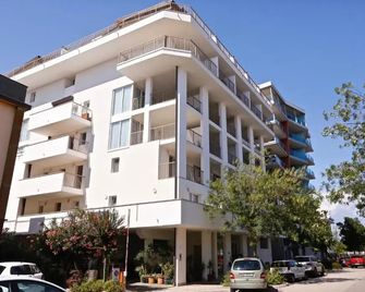 Hotel & Apartments Eldorado - 그라도 - 건물