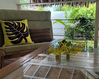 Villa PAORIE by the sea in Bora Bora House and garden with private pontoon. - Vaitape - Balcony