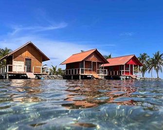 San Blas Islands Private Over Ocean Cabin +tour +meals --- New Island Management - San Blas
