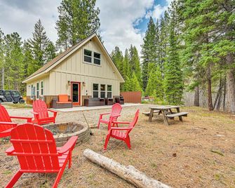 Riverside Cabin in Bitterroot National Forest! - Darby - Patio