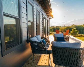 New Build in the Champlain Valley,Adirondack Views, Otter Creek & Total Serenity - Vergennes - Balcón