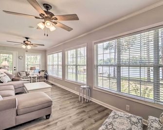 Waterfront Lake Sinclair Home w/ Boat Dock! - Milledgeville - Huiskamer