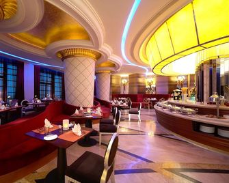 Dynast International Hotel - דאליין - מסעדה