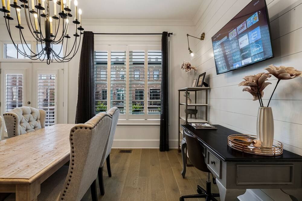 Upper East River by Lucky Savannah - סאוואנה - חדר אוכל