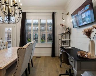 Private Escape by the Savannah Riverfront w/ Parking by Lucky Savannah - Savannah - Eetruimte