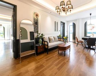 Vishan Garden Trendy Hostel - Xiamen - Living room
