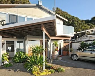 Kapiti Waves B&B - Porirua - Building
