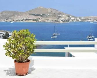 Hara Studios And Apartments - Naousa - Balcón