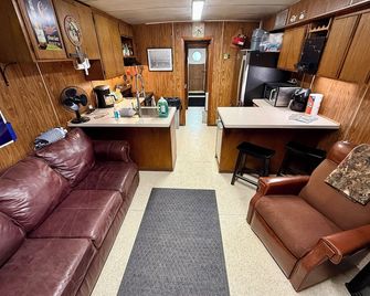 6 Man Beer Can Venice Marina Front Row Ice, Wifi, & W/D Great Camp - Venice - Living room