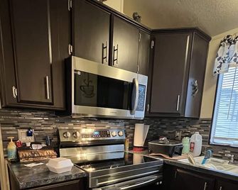 Newly updated park model located in a 5 star resort. - Sun City West - Cocina