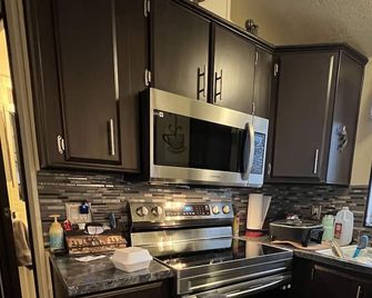 Newly updated park model located in a 5 star resort. - Sun City West - Cuisine