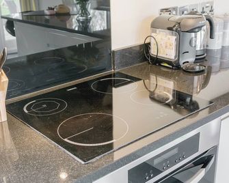 2 bedroom accommodation in Cam, near Dursley - Dursley - Kitchen