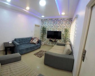 King's court luxury apart in Maitama - Maitama - Living room