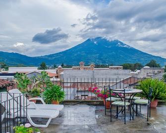 Hotel Casa Rustica By Ahs - Antigua Guatemala - Innenhof