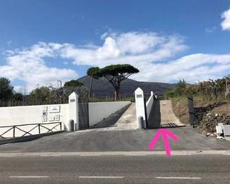 And a small house placed in the green of Vesuvius with a breathtaking view - Trecase - Bâtiment