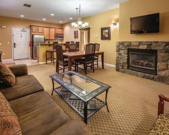 Studio or 1 BR @ David Walley's Resort, Genoa, NV. - Genoa - Sala de estar