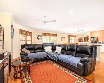 Hidden Gem Getaway in Dunsboroughs Heart - Dunsborough - Pokój dzienny