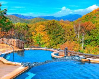 Minakami Kogen Hotel 200 - Minakami - Pool