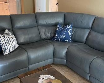 Fun and Sun in Punta Gorda - Punta Gorda - Living room