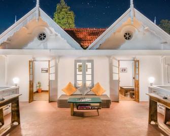 Zostel Ooty - Ooty - Living room