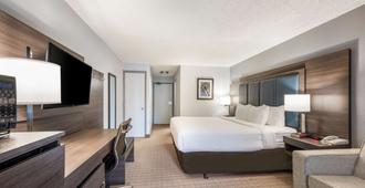SureStay Hotel by Best Western SeaTac Airport North - SeaTac - Bedroom