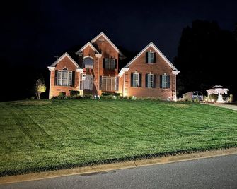 Main Channel Lake Hickory Views, Golf Course, Boat Ramp/Dock, 2-Marina's Nearby - Hickory - Building