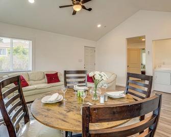 Quaint Concord Home with Covered Porch Near Hiking - Concord - Dining room