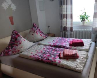 Olgas Ferienwohnung Saarburg Bahnhofstraße 13G - Saarburg - Schlafzimmer